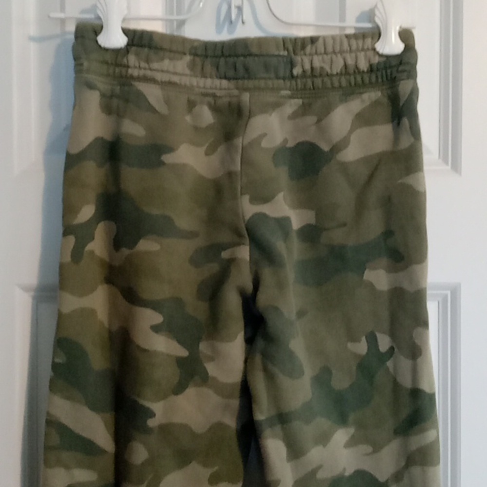 Old Navy Kids Camo Joggers - Green and Pink - Picture 5 of 6